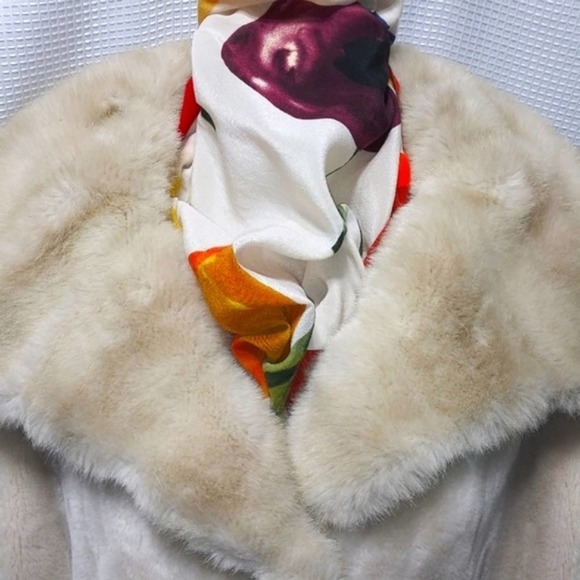 VINTAGE Deluxe Fur-like COAT Cream Beige Ivory Gold Buttons Superior Fabric RARE - Picture 6 of 14